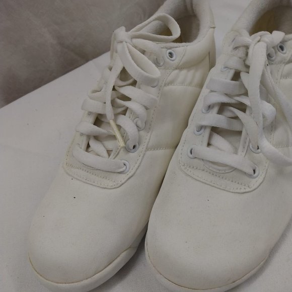 Size 7.5M The Winner White Shoes - Picture 2 of 5